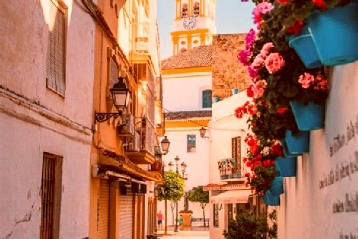 Escorts Pinarejos, Spain — Local Companions