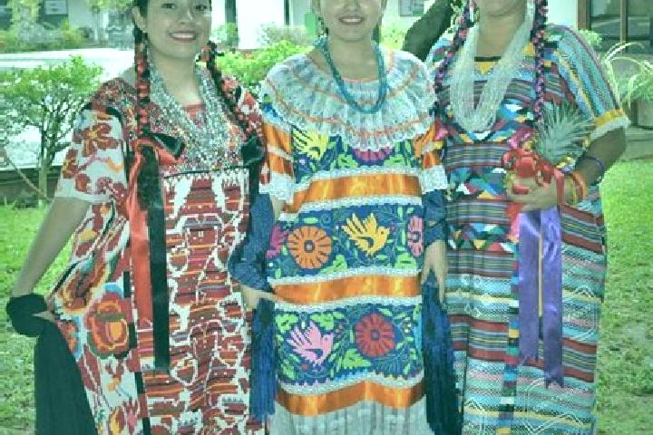 Escorts Playa de Soyaltepec, Mexico — Local Companions