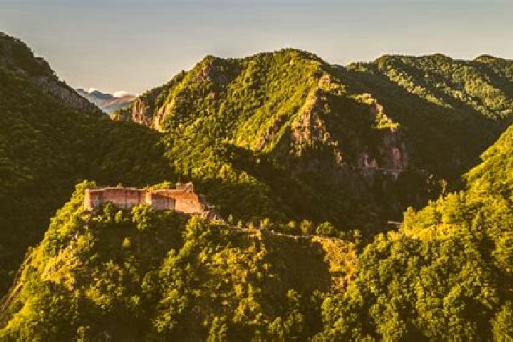 Escorts Poenari, Romania — Local Companions