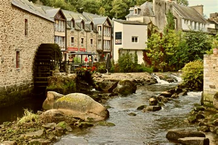 Escorts Pont-Aven, France — Local Companions
