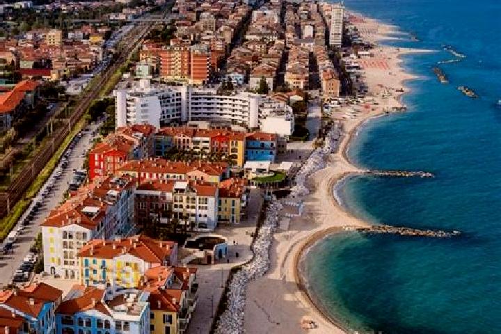 Escorts Porto Recanati, Italy — Local Companions