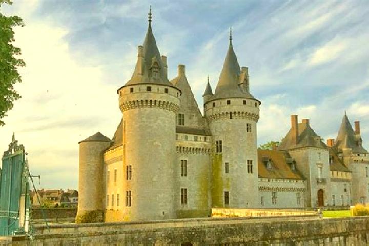 Escorts Pouilly-sur-Loire, France — Local Companions