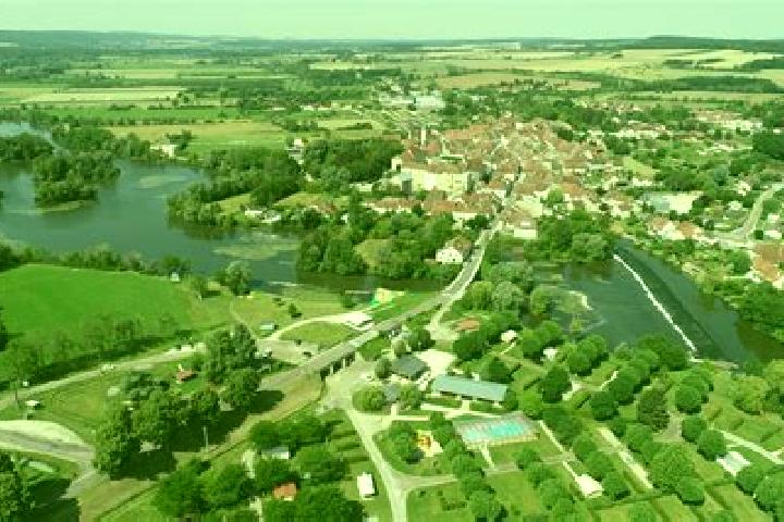 Escorts Pouxeux, France — Local Companions