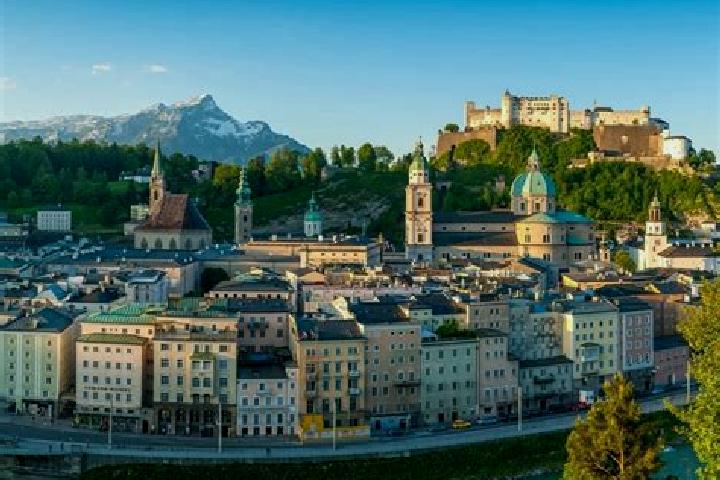 Escorts Praegraten, Austria — Local Companions