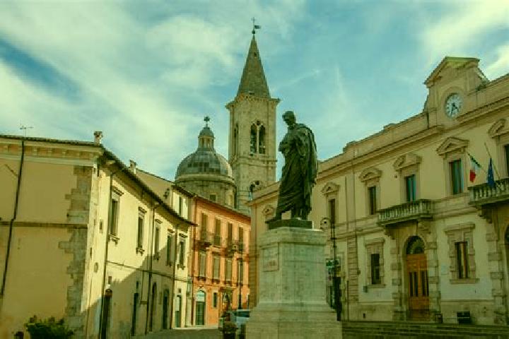 Escorts Prata d Ansidonia, Italy — Local Companions