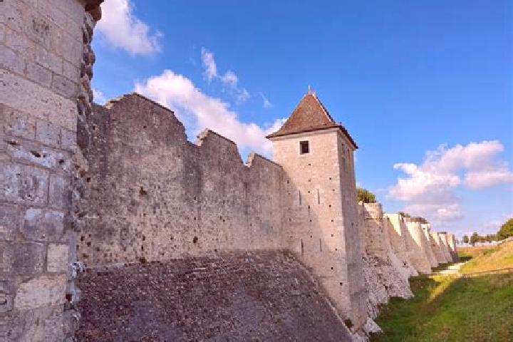 Escorts Provins, France — Local Companions