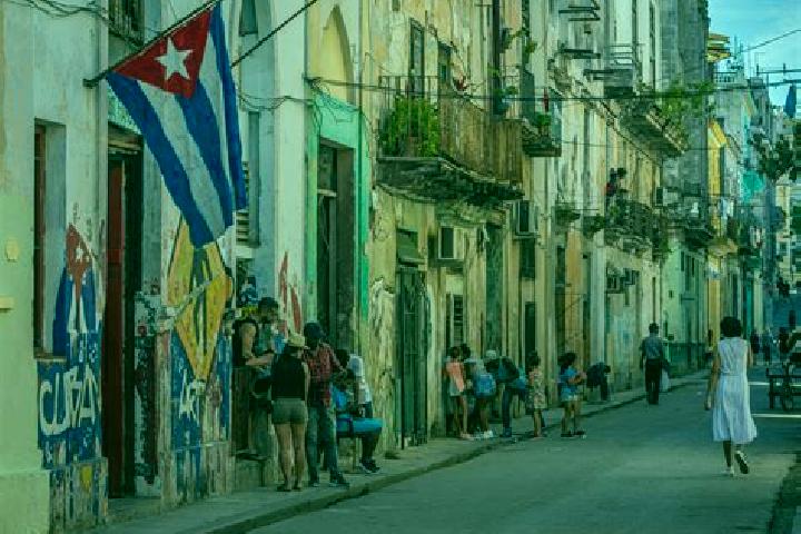 Escorts Puentes Grandes, Cuba — Local Companions
