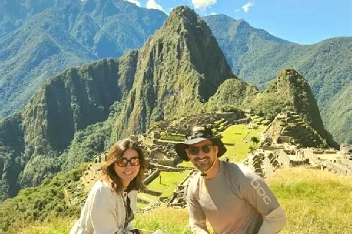 Escorts Puerta Pulache, Peru — Local Companions