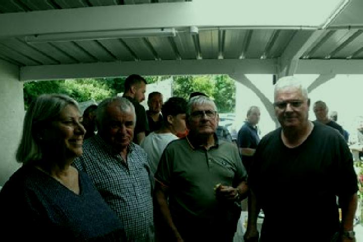 Escorts Queaux, France — Local Companions