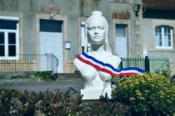 Escorts Raismes, France — Local Companions