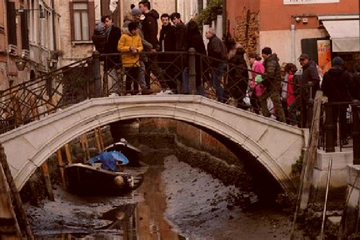 Escorts Raldon, Italy — Local Companions