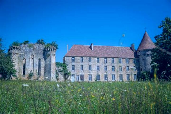 Escorts Reau, France — Local Companions