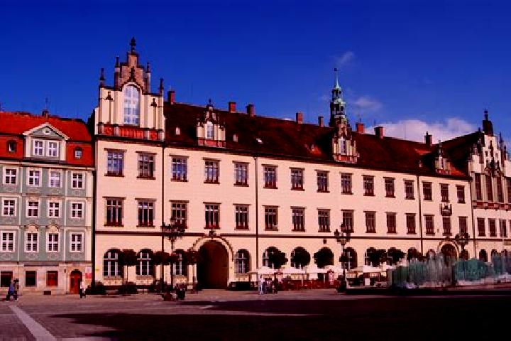 Escorts Rejon alei Kromera, Poland — Local Companions
