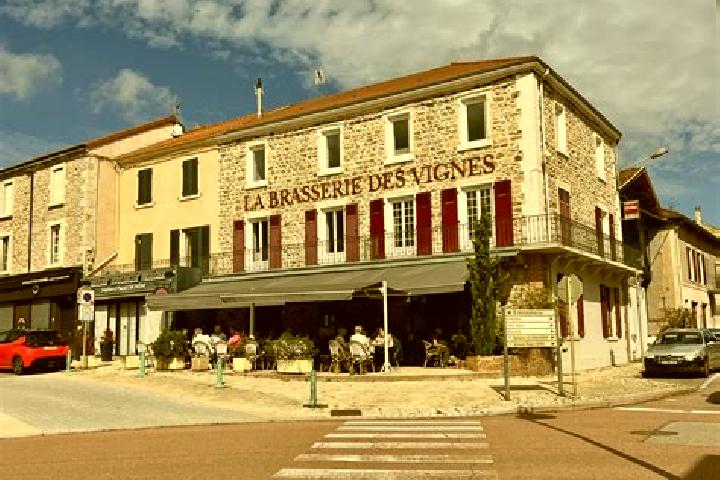Escorts Renaison, France — Local Companions