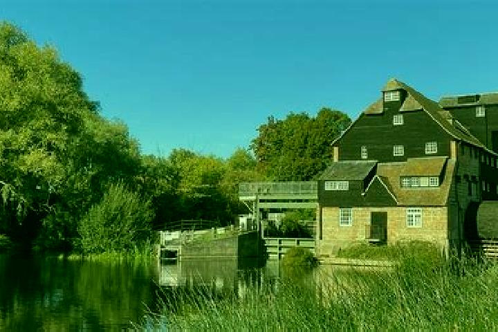 Escorts Riding Mill, United Kingdom — Local Companions