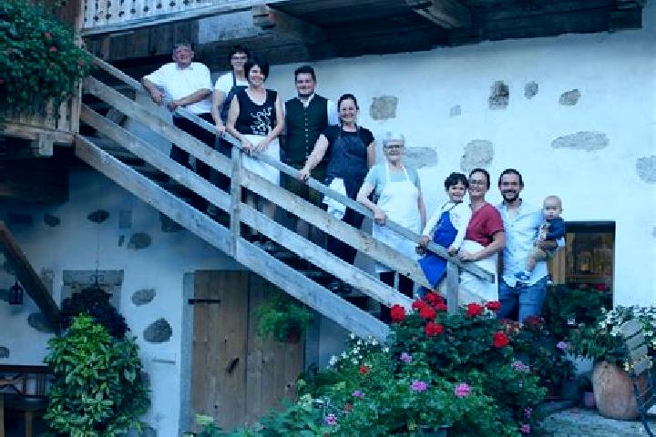 Escorts Ried in der Riedmark, Austria — Local Companions