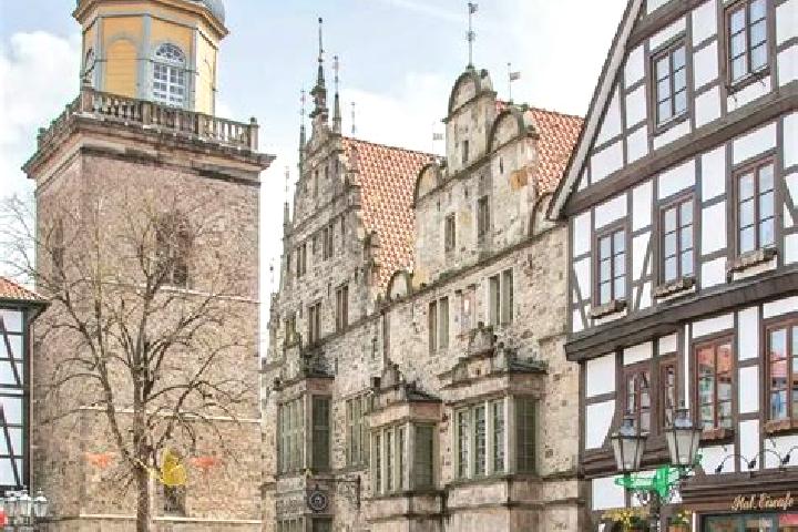 Escorts Rinteln, Germany — Local Companions