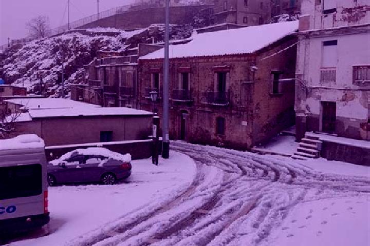 Escorts Roccaforte del Greco, Italy — Local Companions