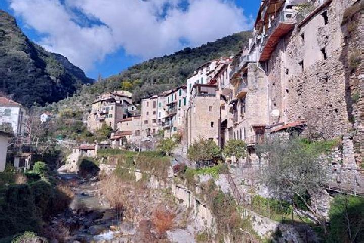 Escorts Rocchetta Nervina, Italy — Local Companions