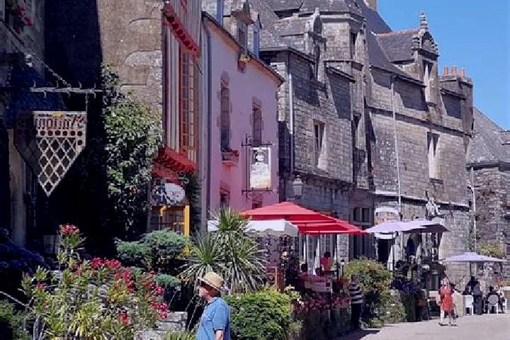 Escorts Rochefort-en-Terre, France — Local Companions