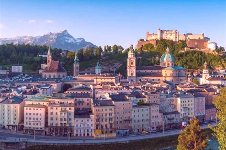 Escorts Roens, Austria — Local Companions