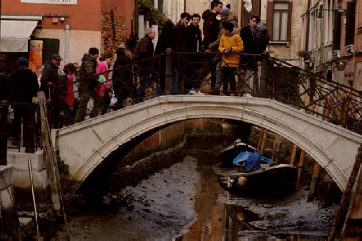 Escorts Ronchis, Italy — Local Companions