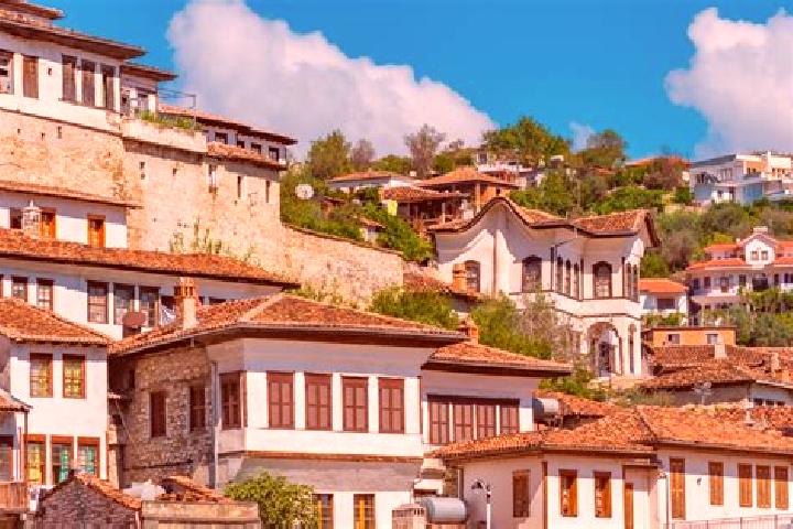 Escorts Roskovec, Albania — Local Companions