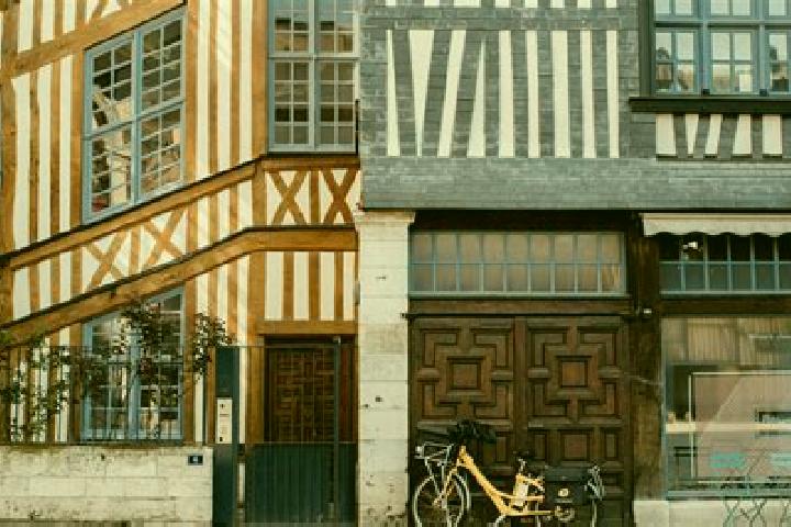 Escorts Rouen, France — Local Companions