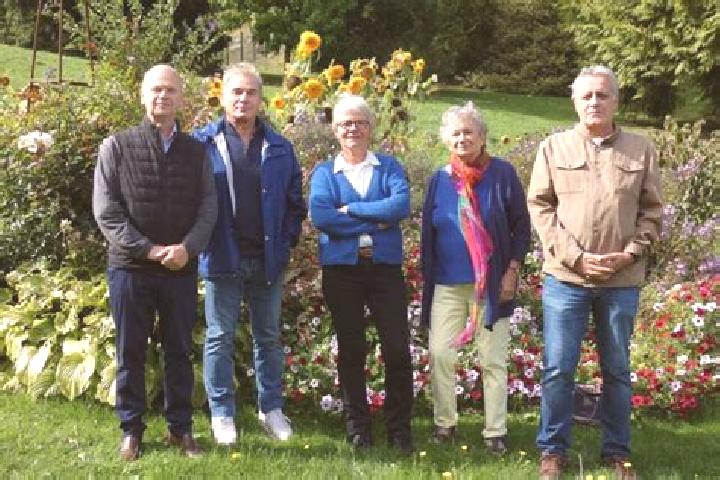 Escorts Rouxmesnil-Bouteilles, France — Local Companions