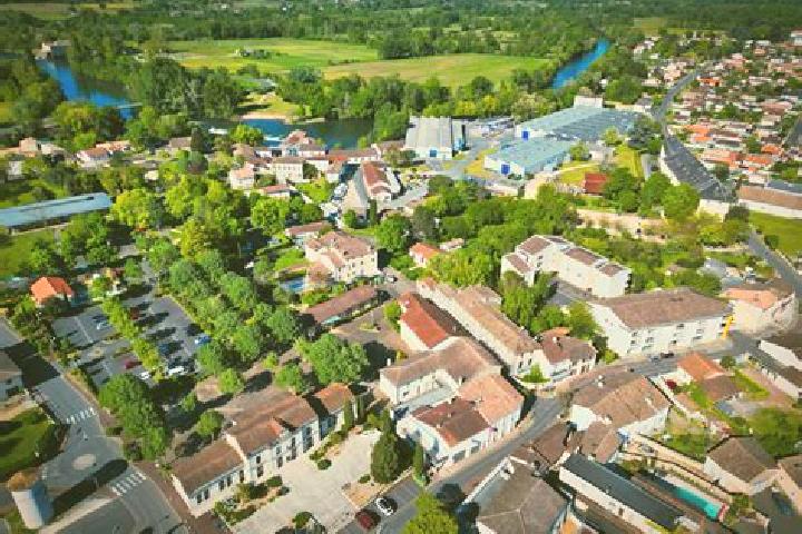 Escorts Saint-Seurin-de-Cadourne, France — Local Companions