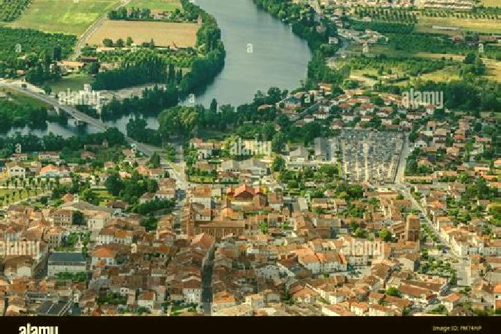 Escorts Sainte-Livrade-sur-Lot, France — Local Companions