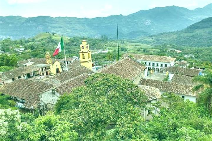 Escorts San Isidro Xochitla, Mexico — Local Companions