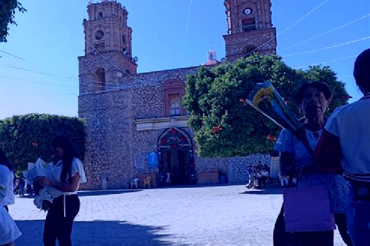 Escorts San Miguel Tlacotepec, Mexico — Local Companions