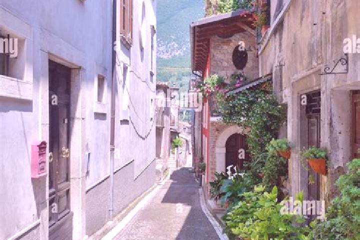Escorts San Vincenzo Valle Roveto, Italy — Local Companions