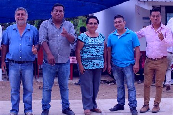 Escorts Santa Elena Comaltepec, Mexico — Local Companions