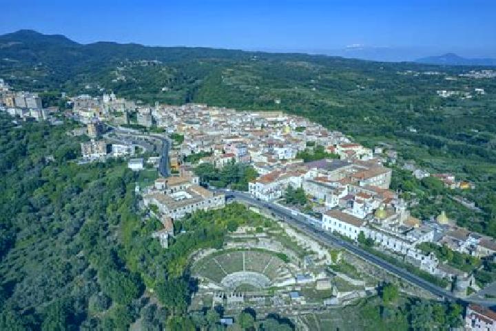 Escorts Sant Andrea del Garigliano, Italy — Local Companions