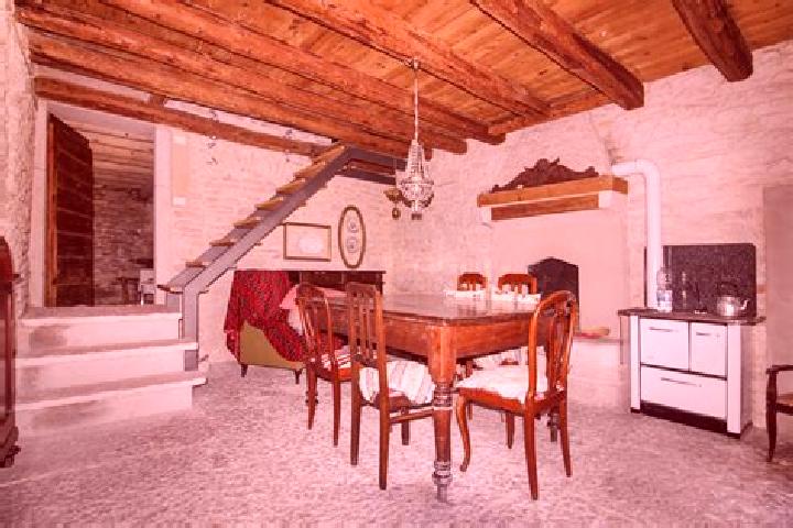 Escorts Sant Anna d Alfaedo, Italy — Local Companions