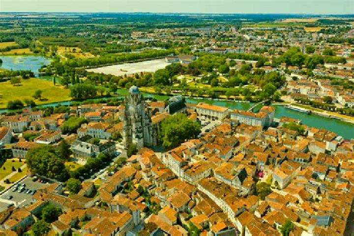 Escorts Santes, France — Local Companions
