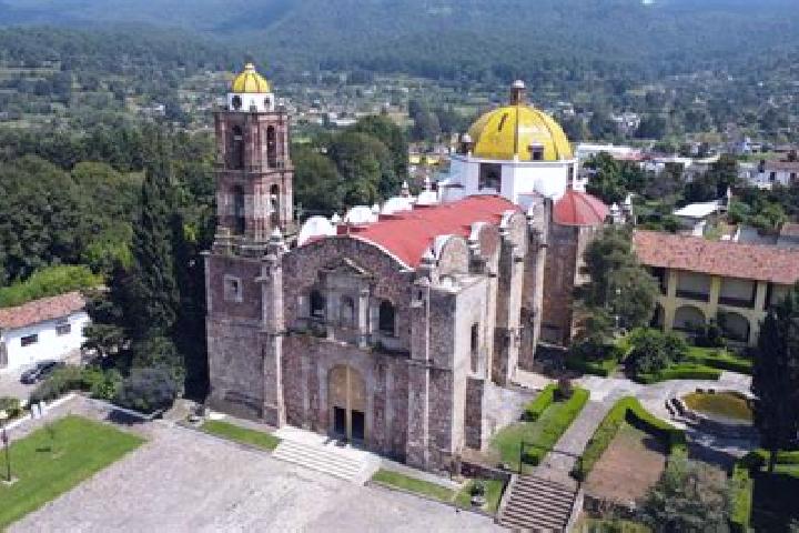 Escorts Santiago Huitlapaltepec, Mexico — Local Companions