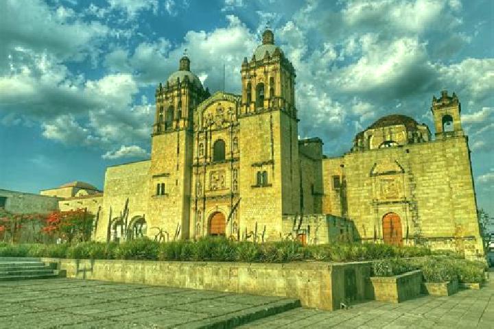Escorts Santo Domingo Zanatepec, Mexico — Local Companions