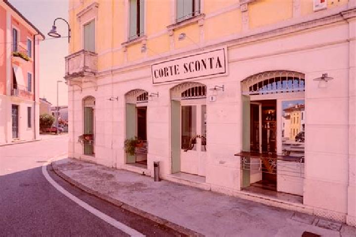 Escorts Santorso, Italy — Local Companions