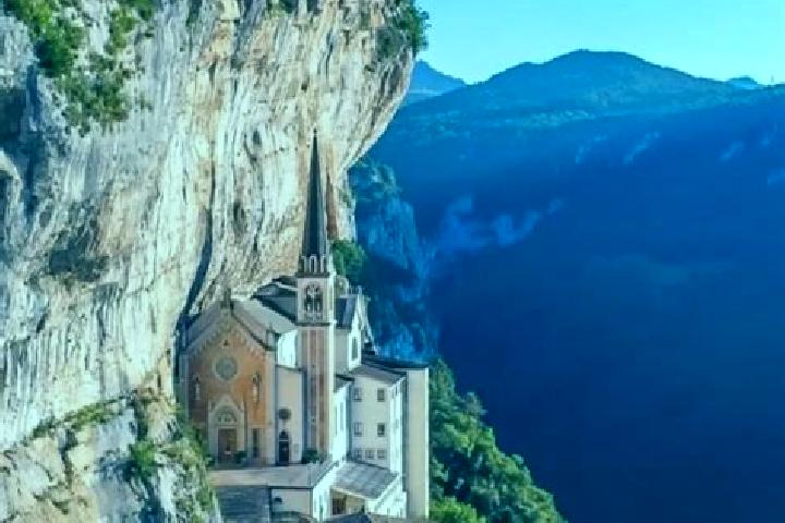 Escorts Santuario, Italy — Local Companions