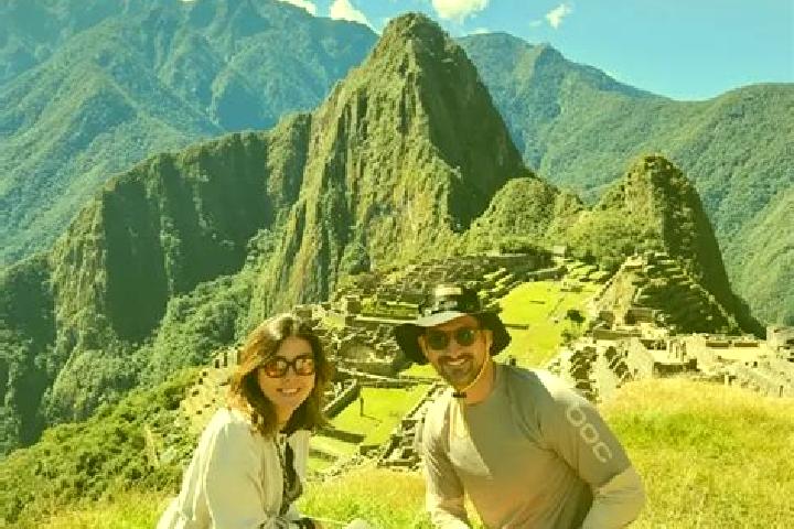 Escorts Sausal, Peru — Local Companions