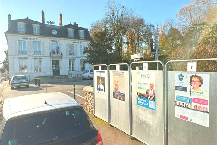Escorts Savigny-en-Septaine, France — Local Companions