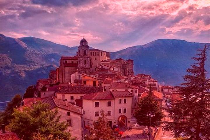 Escorts Savoia di Lucania, Italy — Local Companions