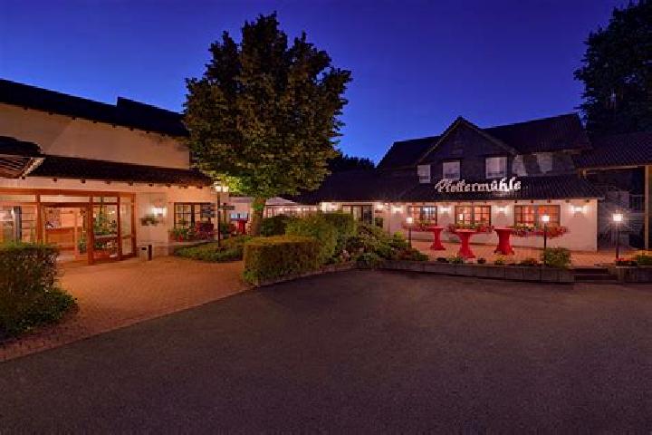 Escorts Schmelz, Germany — Local Companions