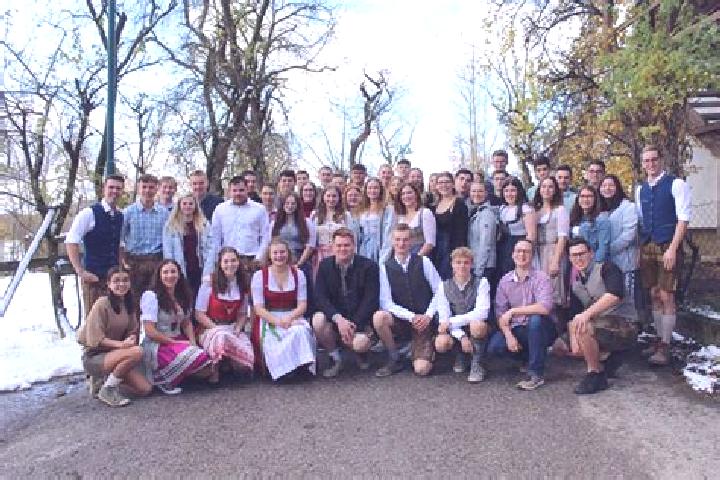 Escorts Schoenau an der Triesting, Austria — Local Companions