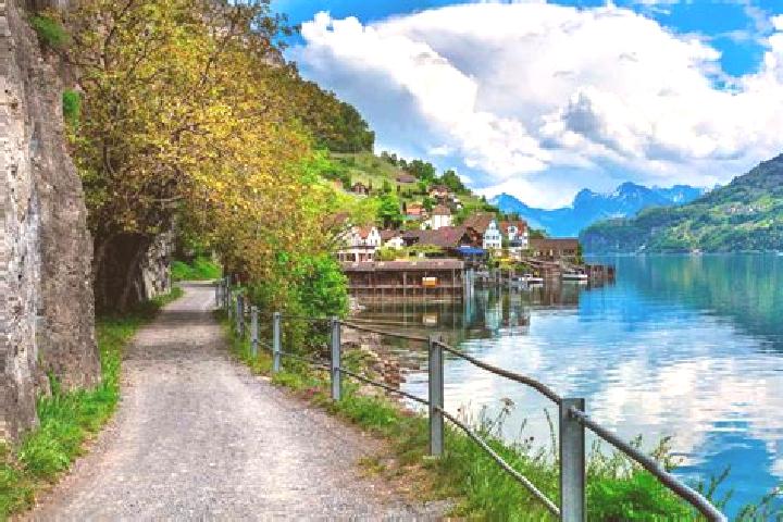 Escorts Schonenbuch, Switzerland — Local Companions