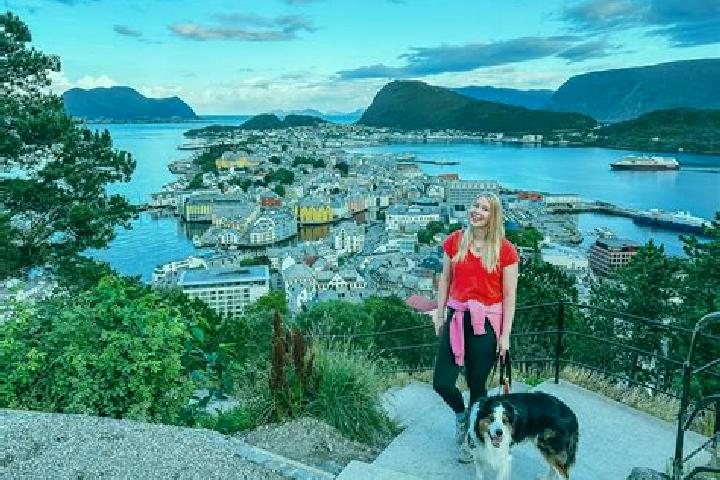 Escorts Segalstad bru, Norway — Local Companions