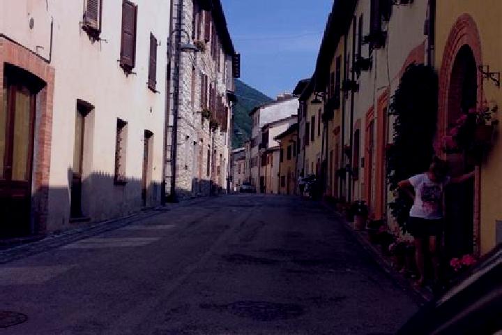 Escorts Serravalle di Chienti, Italy — Local Companions